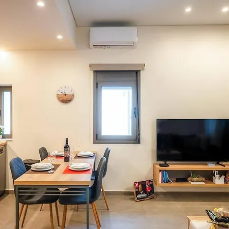 Erato - Newly Renovated With Parking Apartamento